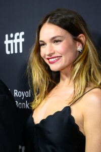 リリー・ジェームズ