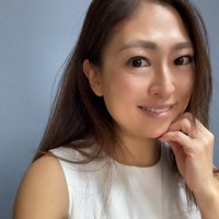 出射由佳