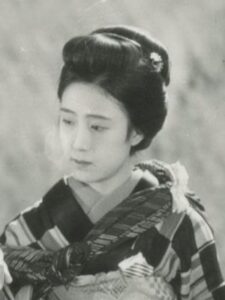 若水絹子