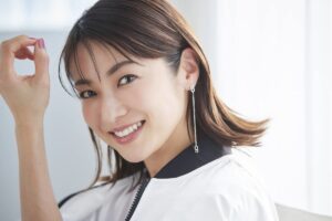 内山理名