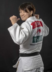 新井千鶴