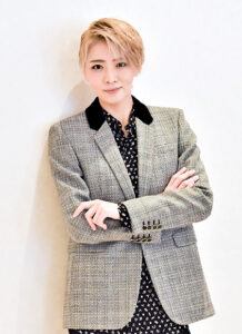 礼真琴