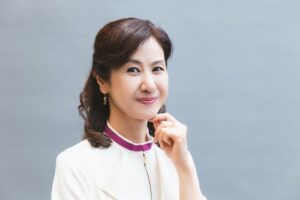 小林綾子
