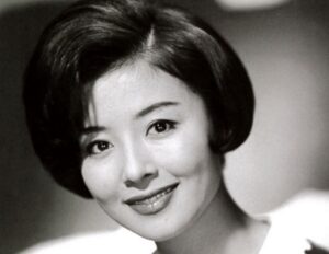 星由里子