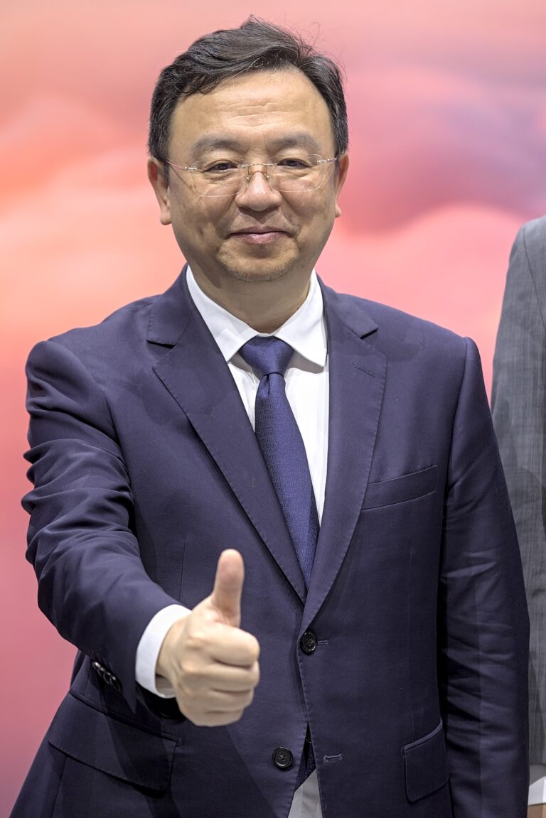 王伝福